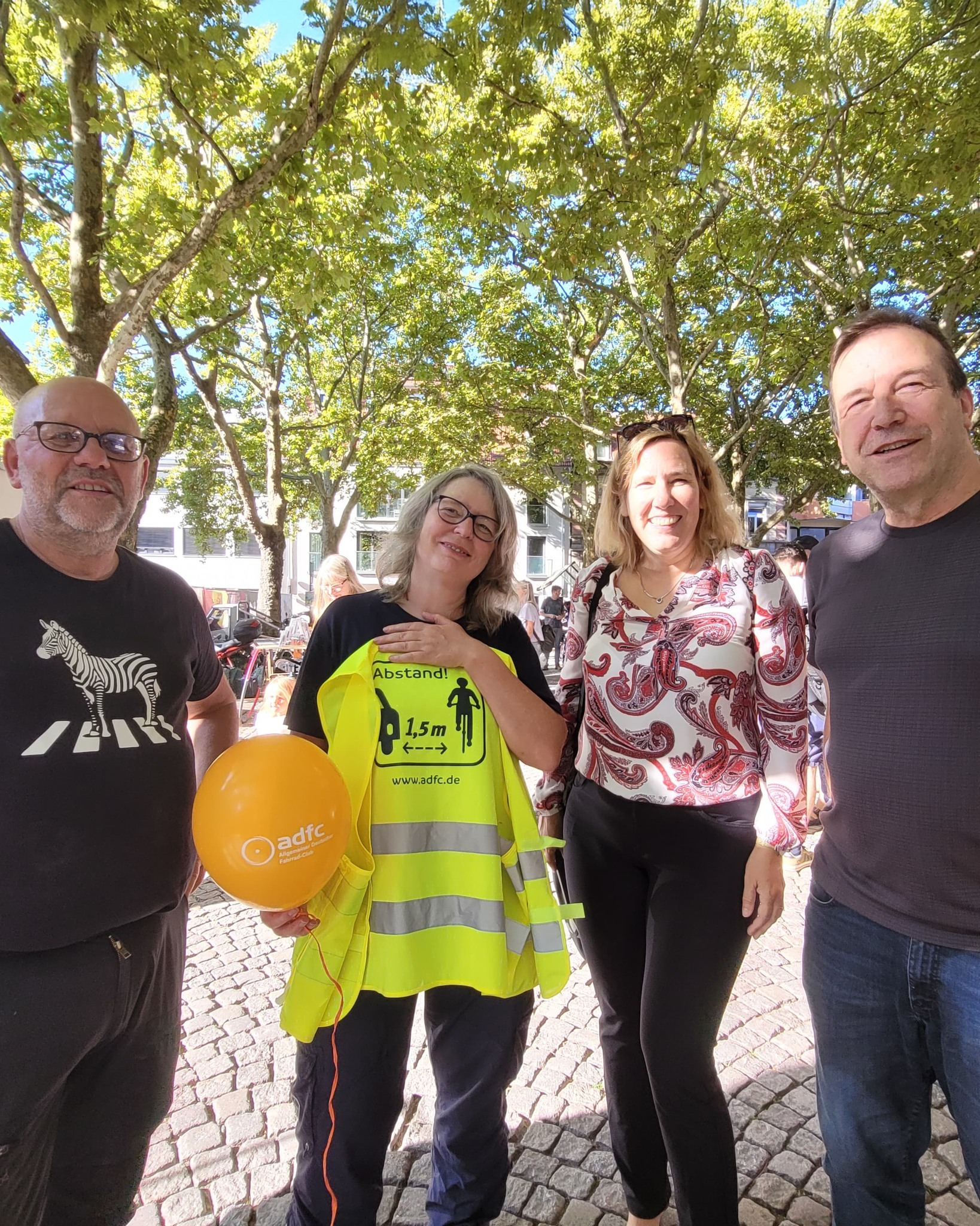 Beim Parking Day durfte ich gemeinsam mit so vielen Engagierten den Gerichtsplatz in Offenburg neu erleben: -> Kinder haben gespielt. -> Wir haben getanzt, gemalt & geredet. -> Parkplätze wurden zu Freiräumen.