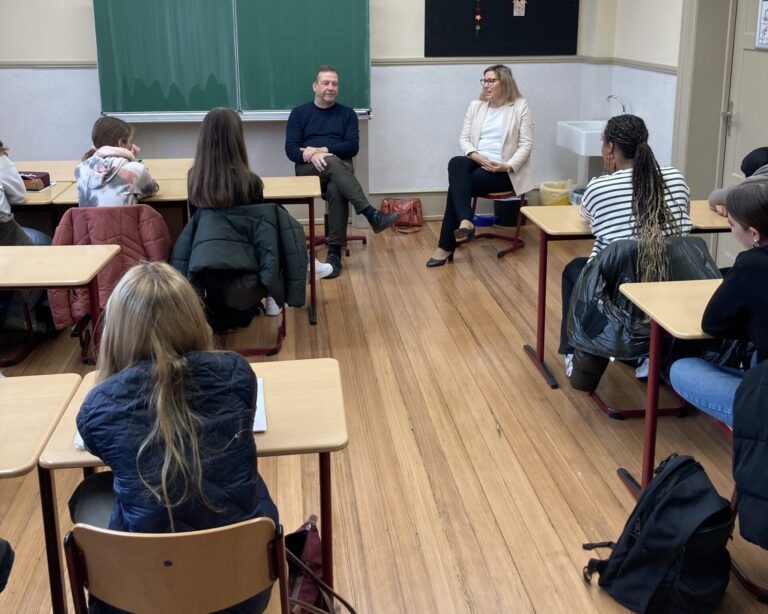 Sollten auch Frauen eine Wehrpflicht leisten müssen?