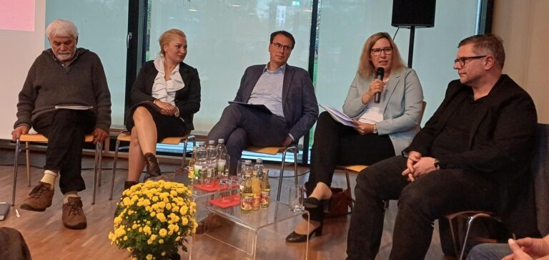 Podiumsdiskussion der Internationalen christlichen Bildungs- und sozialen Initiative für Sinti und Roma e.V. Inklusive Gesellschaft? Es gibt noch viel zu tun!