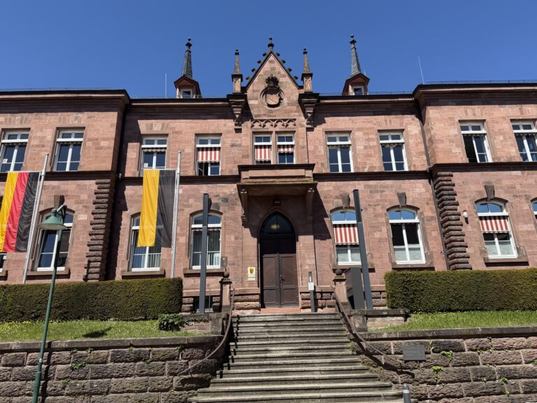Herzlichen Glückwunsch, Frau Dr. Doll!
