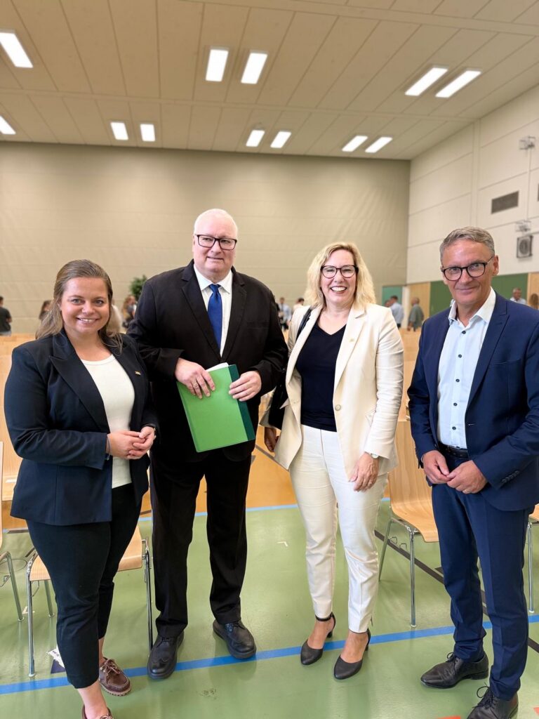Herzlichen Glückwunsch an die neuen Polizeiobermeister*innen